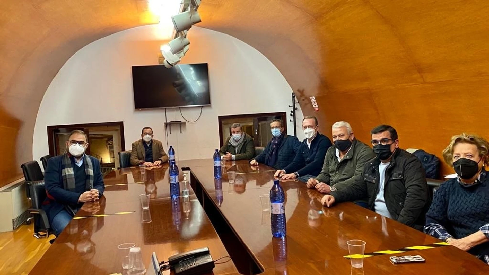 Reunión entre el alcalde y los representantes de las cofradías lorquinas.