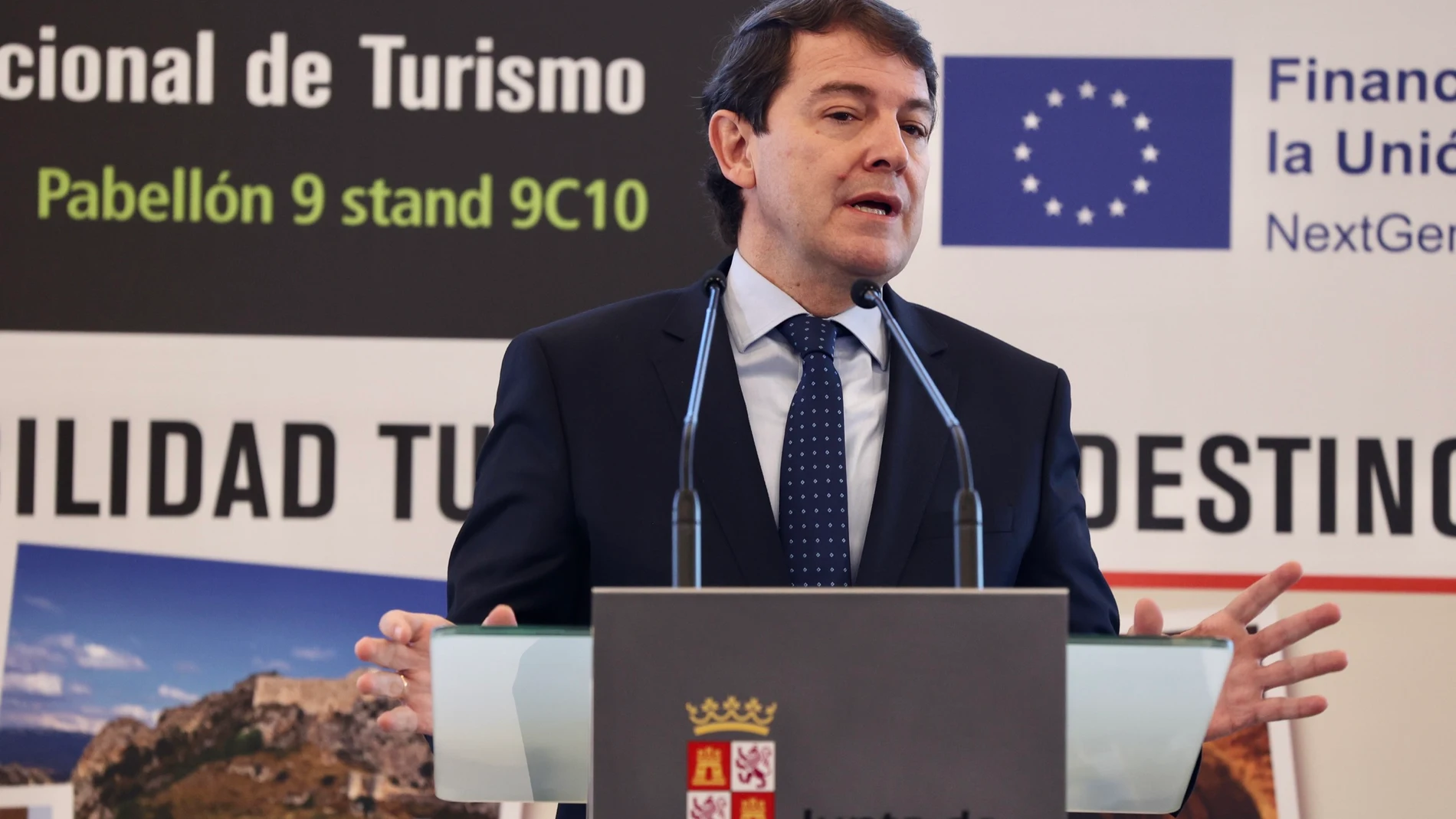 El presidente de la Junta de Castilla y León, Alfonso Fernández Mañueco, mantiene un encuentro con responsables municipales sobre los Planes de Sostenibilidad Turística en destinos de Castilla y León