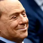  Berlusconi renuncia a sus aspiraciones presidenciales