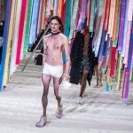 Colección Otoño Invierno de Loewe, presentada hoy en el Club de Tenis de Paris. EFE