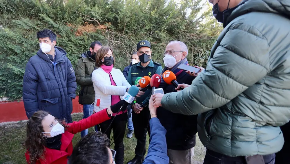 El subdelegado del Gobierno y el coronel Peña explican la situación a los medios de comunicación