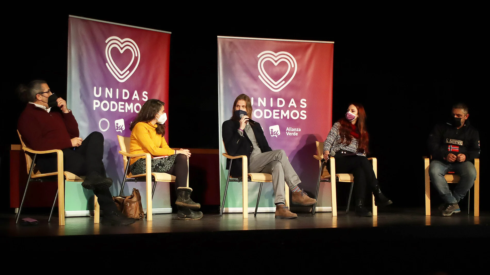 El candidato de Podemos a la Presidencia de la Junta, Pablo Fernández, participa en un acto público sobre medio rural en León