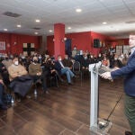 El presidente y candidato del PP, Alfonso Fernández Mañueco, se reúne con alcaldes salmantinos