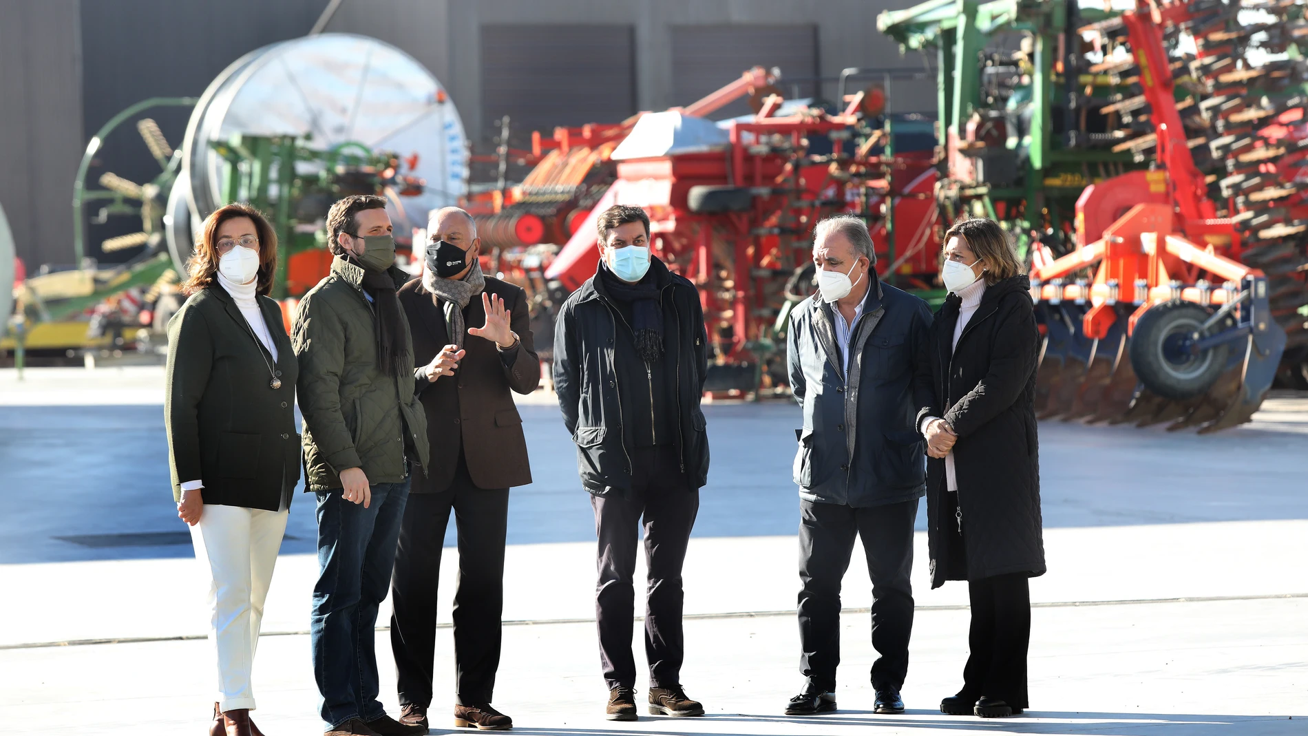 El presidente del Partido Popular, Pablo Casado, visita la empresa Farming Agrícola, en Villamartín del presidente de la compañía Juan Carlos Delgado; y Carlos Fernández Carriedo, Ángeles Armisén y Milagros Marcos, entre otros