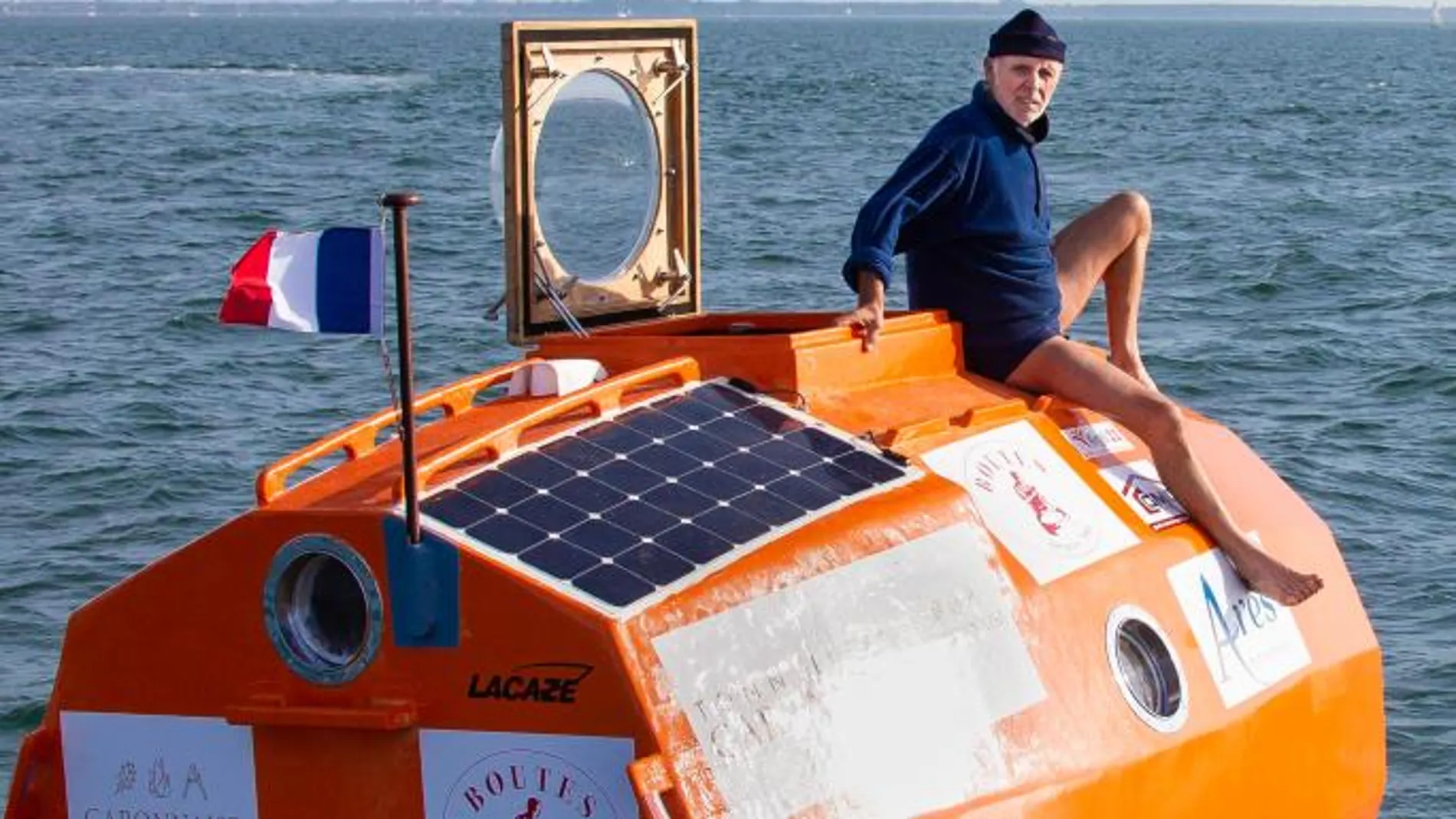 El aventurero francés Jean Jacques Savin cruzó el Atlántico a bordo de un barril gigante en 2019