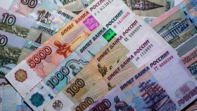 Billetes de rublos rusos expuestos en Schwerin, Alemania