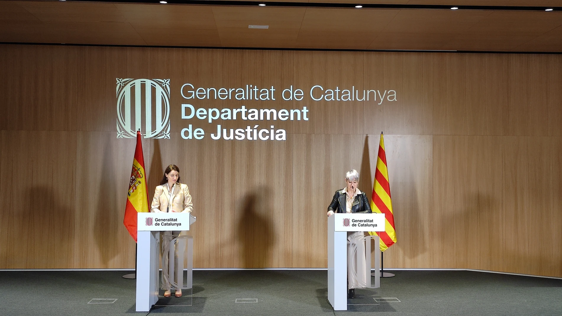 La ministra de Justicia, Pilar Llop, y la consellera de Justicia de la Generalitat, Lourdes Ciuró. EUROPA PRESS 24/01/2022