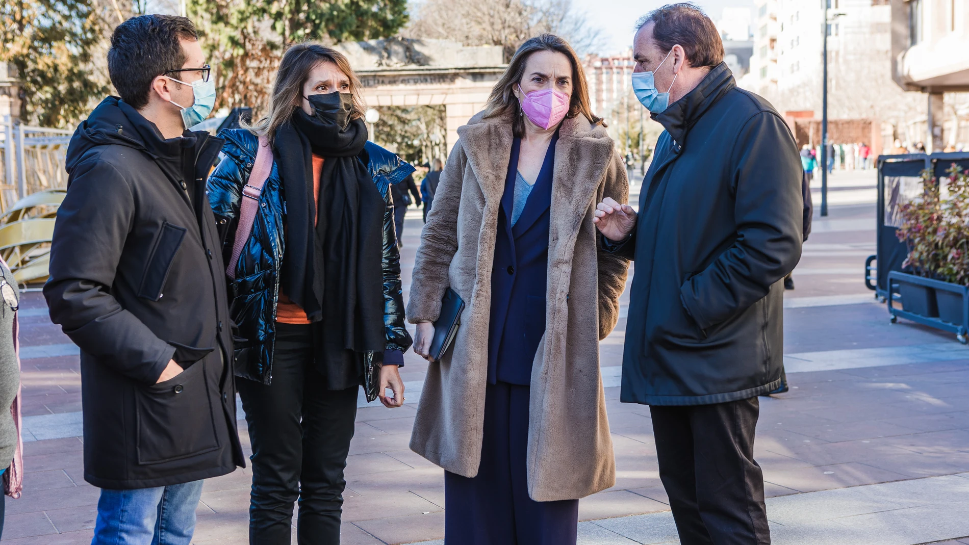 La portavoz parlamentaria del Partido Popular, Cuca Gamarra, visita Soria junto la candidata a las Cortes, Rocío Lucas ;el presidente del partido en Soria, Benito Serrano (D) y el diputado Tomás Cabezón (I)