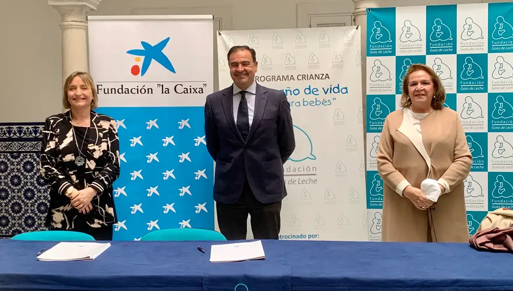 María Jesús Catalá, Antonio Millán, y Concha Yoldi, hoy en la firma de la renovación del convenio de colaboración