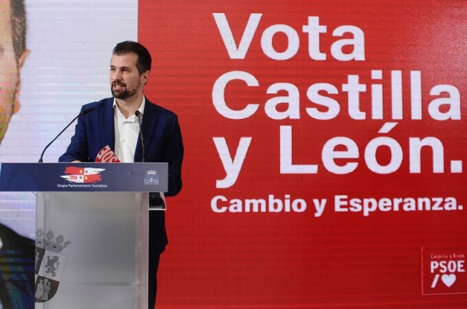 El secretario general del PSOE de Castilla y León y candidato a la Presidencia de la Junta, Luis Tudanca, presenta las 100 primeras medidas recogidas en su Programa de Gobierno en un acto celebrado este martes en Valladolid