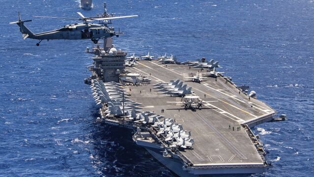 El portaaviones USS Carl Vinson durante ejercicios militares en el Pacífico