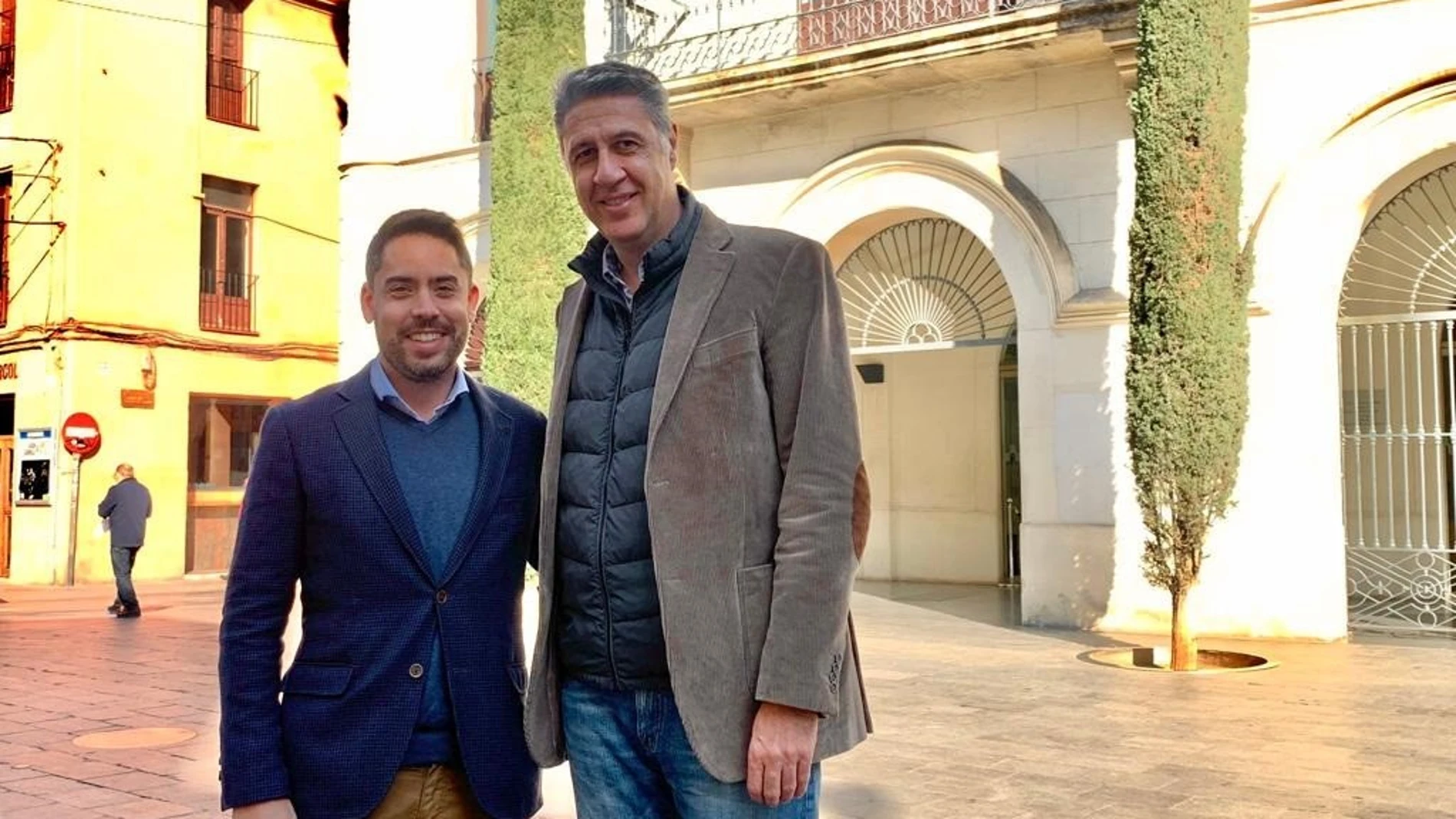El exalcalde de Badalona, Xavier García Albiol, con el exdirigente de Cs David Mejía, que se incorpora al PP de Badalona.