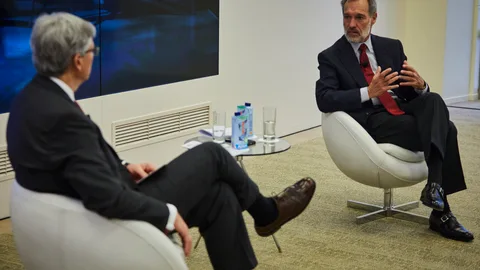 Fundación SERES celebra un nuevo encuentro de “ Líderes Responsables. Conectando progreso económico y social” , con el consejero delegado de Atresmedia, Silvio González y Fernando Ruiz, Presidente de Seres en la sede de Deloitte