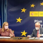 El subdelegado del Gobierno en Valladolid, Emilio Álvarez, preside la Comisión Provincial de Tráfico, junto a Inmaculada Matías