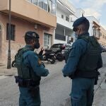 Agentes de la Guardia Civil en la operación desplegada en El Puerto y Barbate