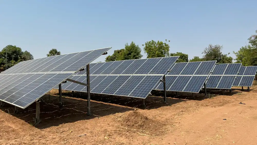 La planta fotovoltaica da luz a parte del hospital algunas horas al día