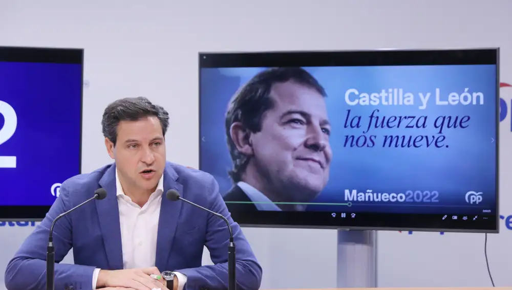 El director de la campa�ña electoral del Partido Popular de Castilla y León, Raúl de la Hoz, presenta en rueda de prensa la campaña electoral del partido