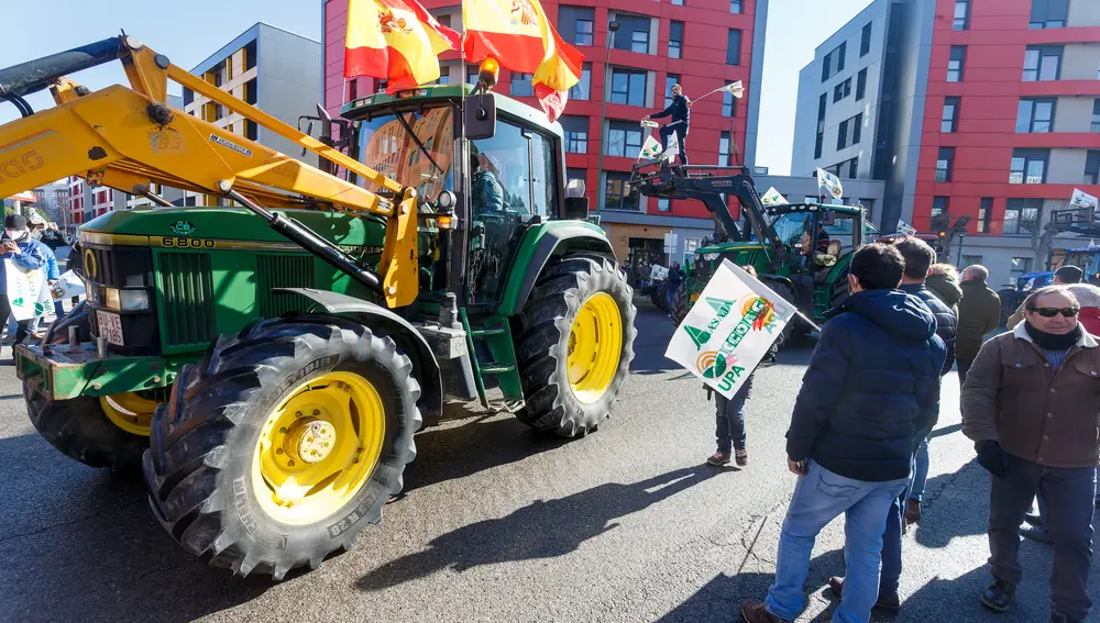Tractorada del sector agrario por unos precios dignos y más respeto al medio rural