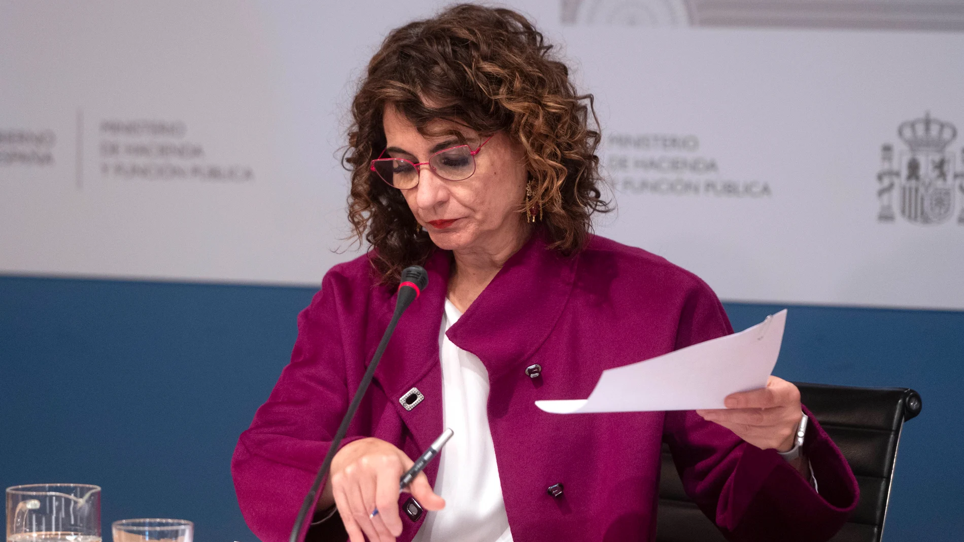 La ministra de Hacienda y Función Pública, María Jesús Montero, comparece ante los medios para presentar un avance de los datos de cierre de recaudación tributaria correspondientes a 2021, en la Sede del Ministerio, a 27 de enero de 2022, en Madrid (España)