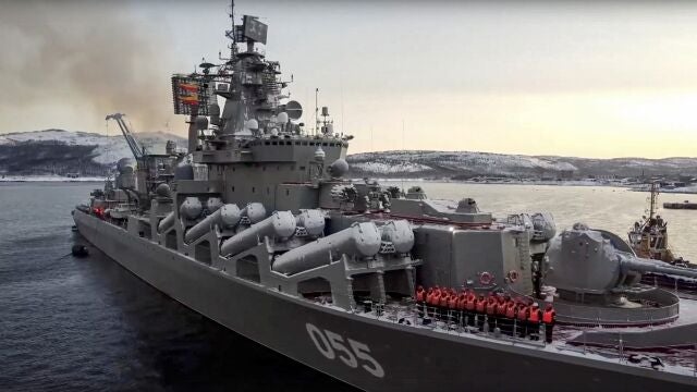 Un barco de guerra ruso en el mar de Barents