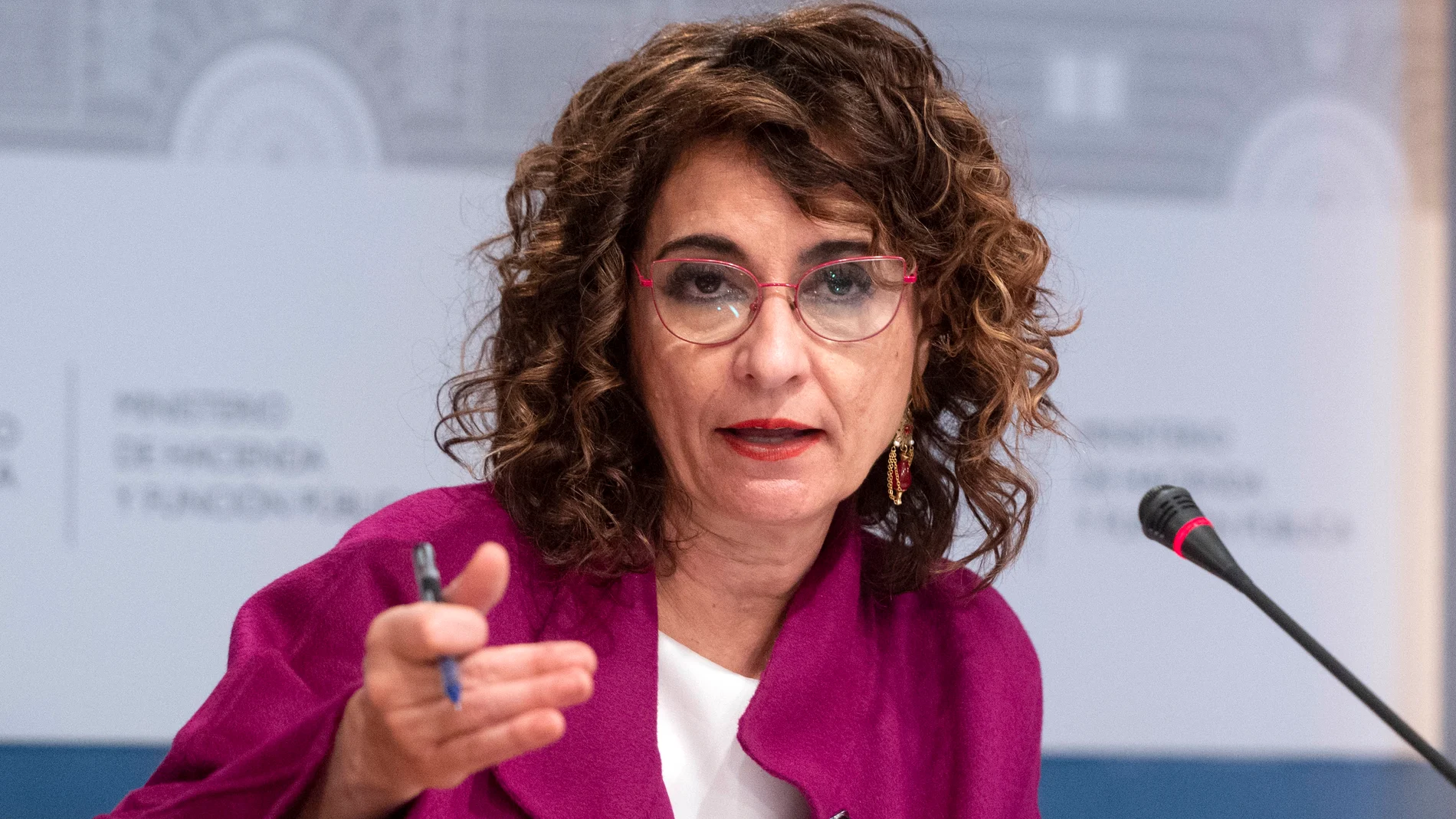 La ministra de Hacienda y Función Pública, María Jesús Montero, presenta un avance de los datos de cierre de recaudación tributaria correspondientes a 2021, en la Sede del Ministerio, a 27 de enero de 2022, en Madrid
