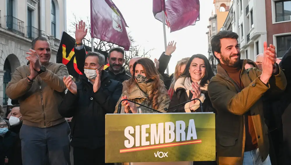 El candidato de Vox, Juan García-Gallardo, junto al secretario general de la formación, Javier Ortega Smith, y la portavoz Macarena Olona, inician campaña en Burgos