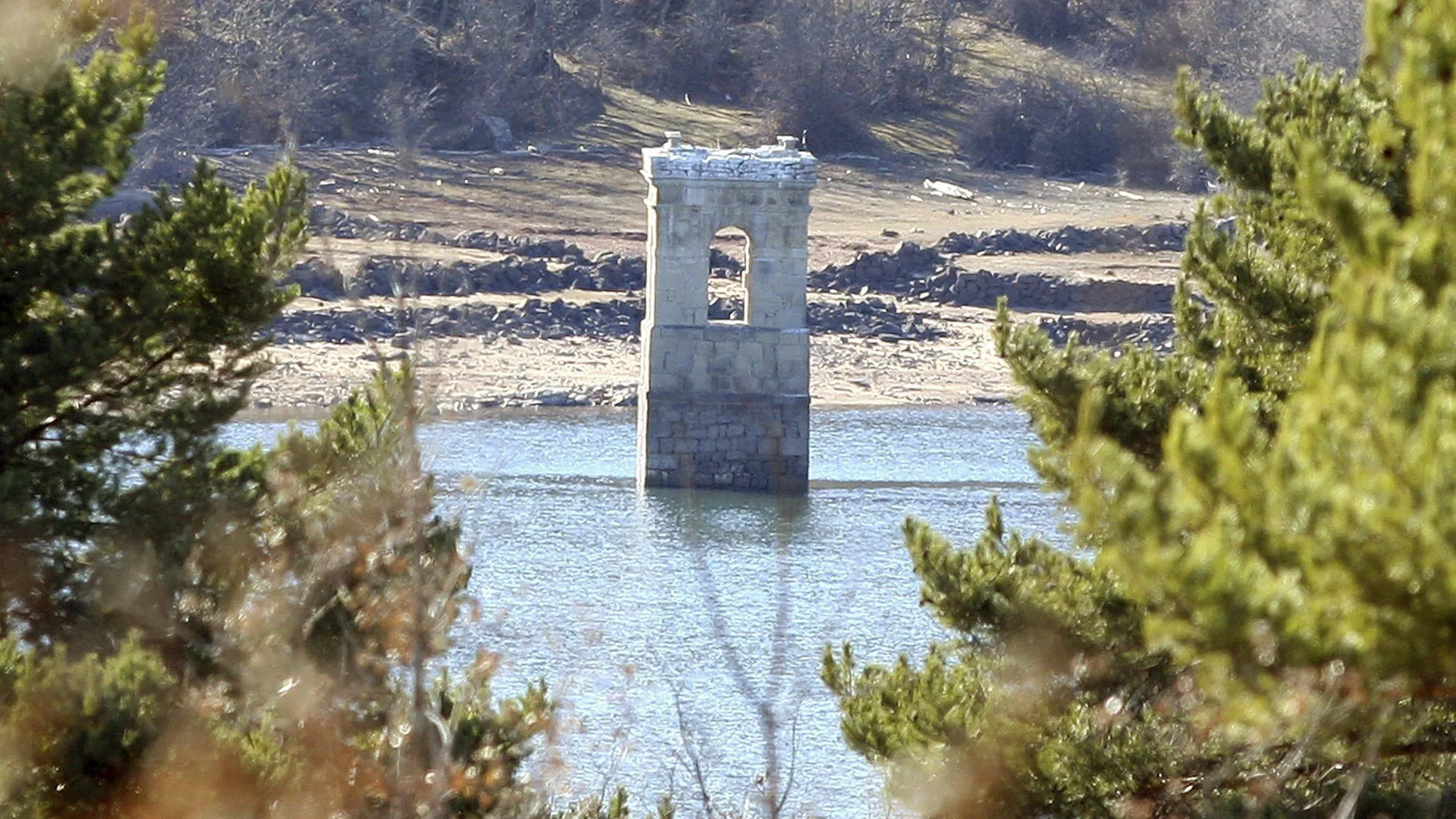 La iglesia del embalse de la Cuerda de Pozo, en la provincia de Soria