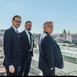 Morawiecki, Orban y Abascal en la azotea del hotel donde se ha celebrado la Cumbre de Madrid