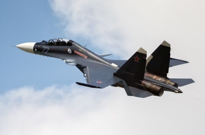 Así fue cómo un Su-30 ruso con tecnología de guerra electrónica interceptó a un caza F-35 italiano bloqueando sus sistemas