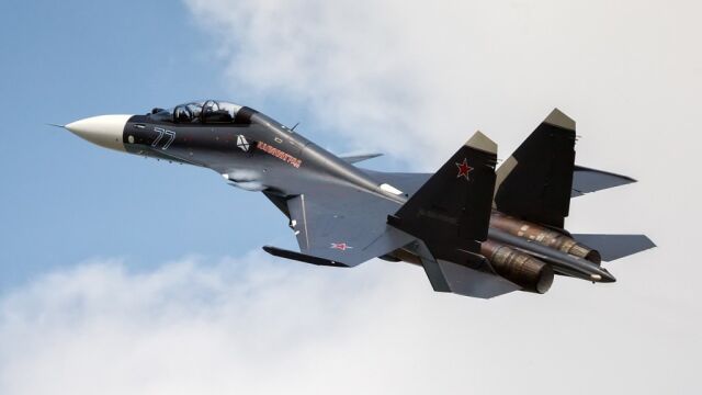 Un avión de combate ruso SU-30