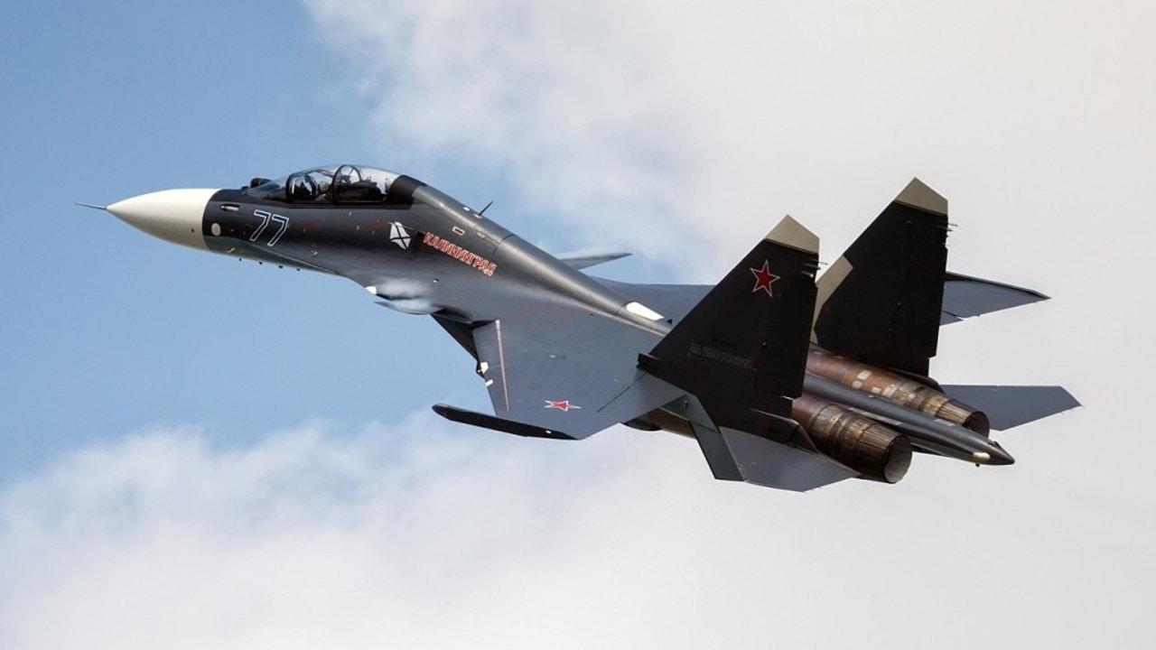 Ecco come il russo Su-30 con tecnologia di guerra elettronica ha intercettato il caccia italiano F-35, bloccandone i sistemi
