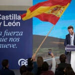 El presidente del Partido Popular, Pablo Casado interviene en un mitin en Ávila