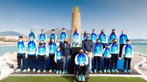 Marbella se promocionará como destino asociado a la práctica deportiva con unas zapatillas con el nombre de la ciudad. AYUNTAMIENTO DE MARBELLA