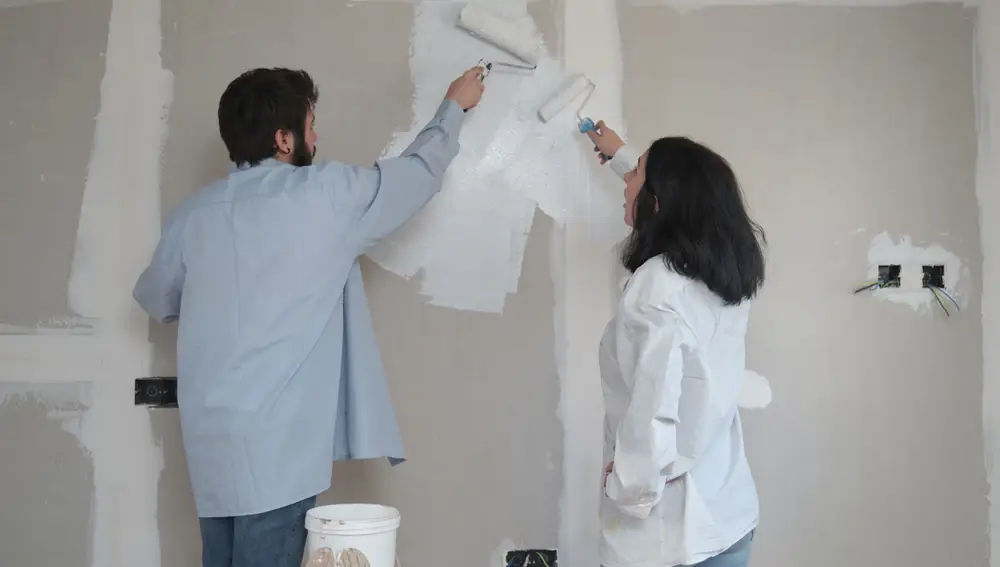 Pintando paredes en casa