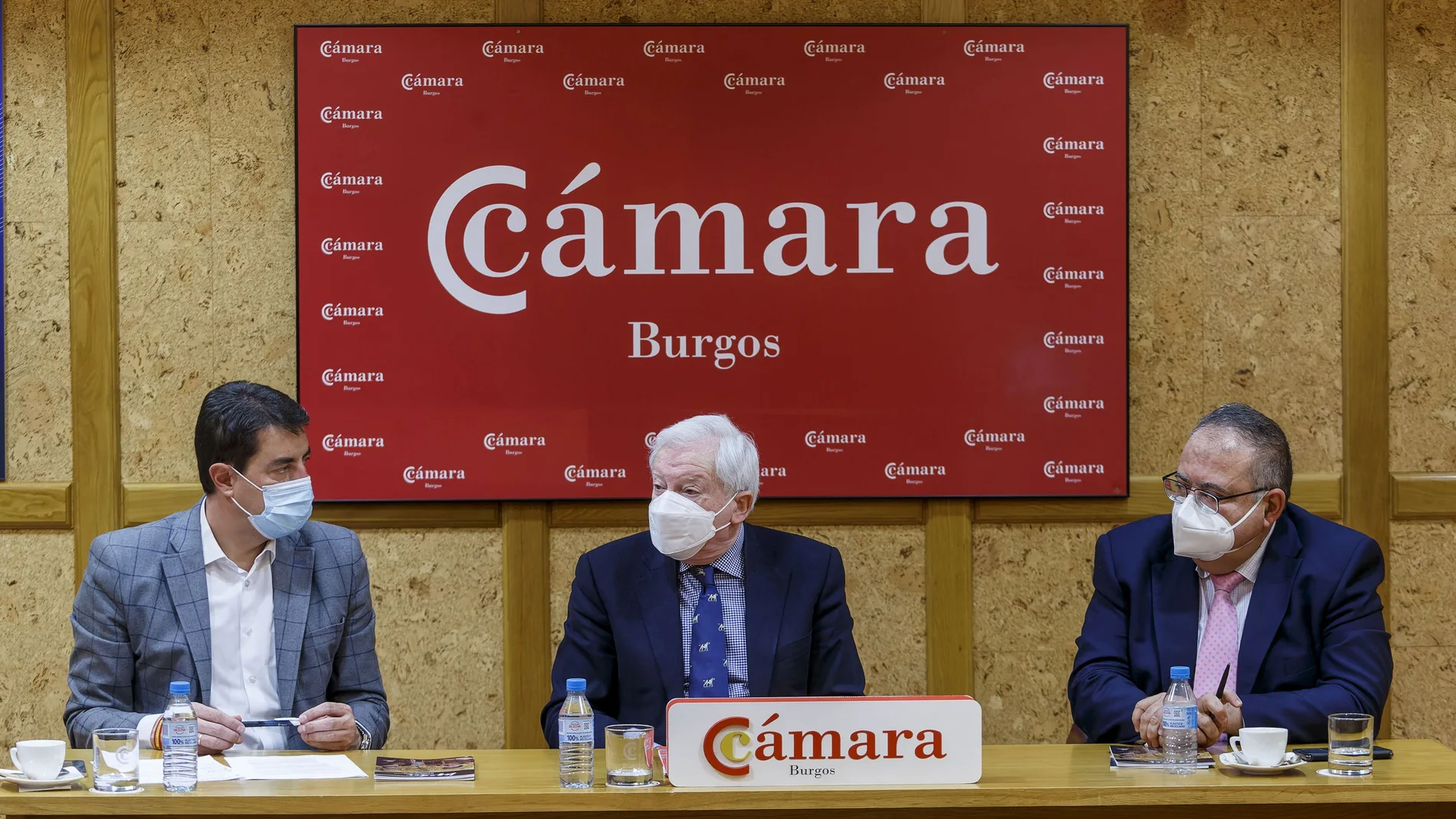 Reunión del presidente de la Cámara de Comercio, Antonio Méndez Pozo, con los candidatos del PP, Ángel Ibáñez y Alejandro Vázquez