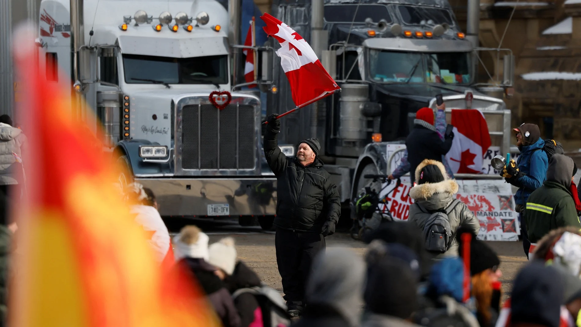 Vandalismo, banderas racistas, “símbolos de odio e intimidación”. Así ha descrito Justin Trudeau, Primer Ministro de Canadá, el ambiente de las manifestaciones antivacunas