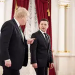 Boris Johnson con el presidente de Ucrania Volodymyr Zelensky