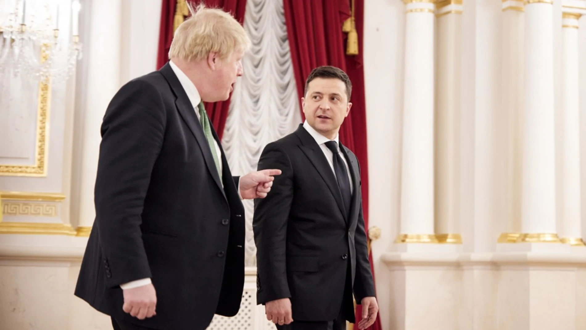Boris Johnson con el presidente de Ucrania Volodymyr Zelensky