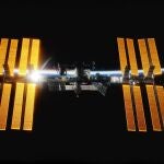 La ISS orbita a la Tierra a una altitud de 418 kilómetros desde 1998.