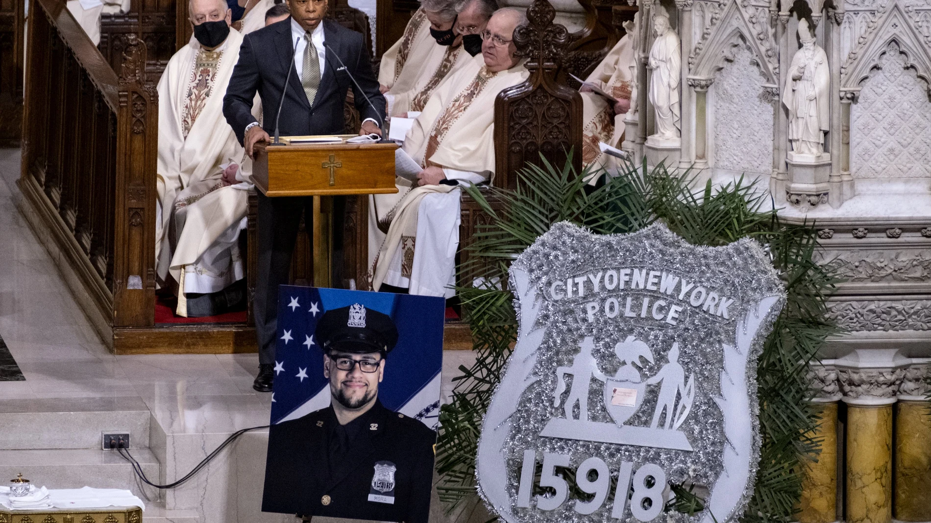 El alcalde de Nueva York, Eric Adams, durante el funeral de un policía asesinado el pasado 2 de febrero