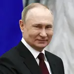 El presidente de Rusia Vladimir Putin atiende a una ceremonia en el Kremlin, este miércoles