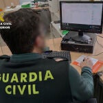 La Guardia Civil detiene a un joven que publicó anuncios de servicios sexuales de una menor sin su consentimiento