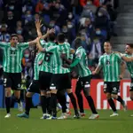 Los jugadores del Betis celebran el segundo gol del equipo andaluz durante el partido de Copa ante la Real Sociedad