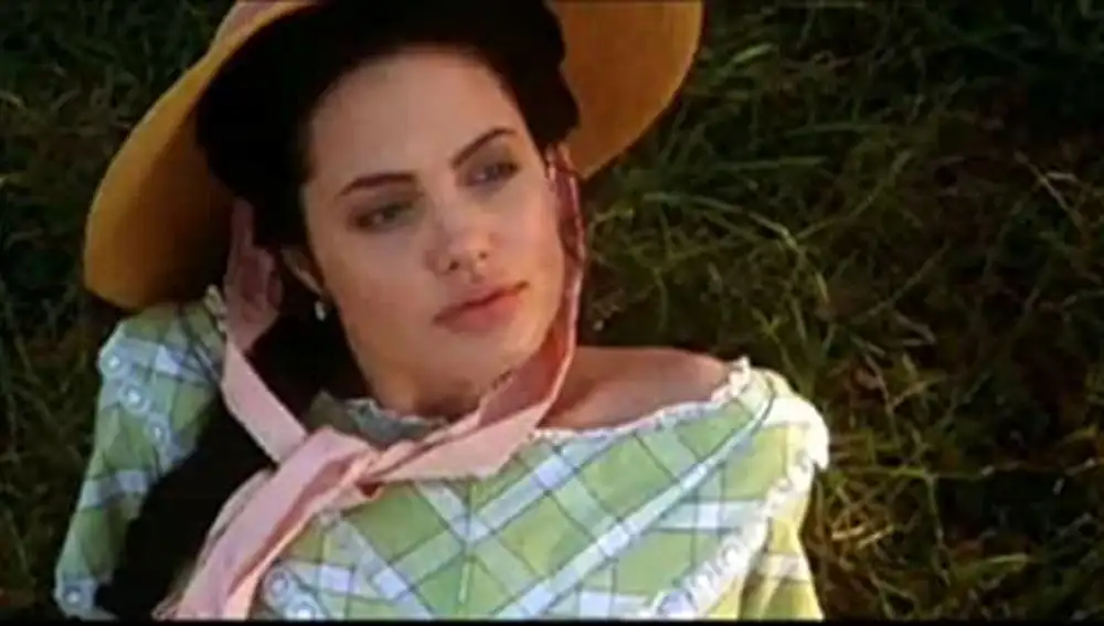 Angelina Jolie en "True Women" para televisión