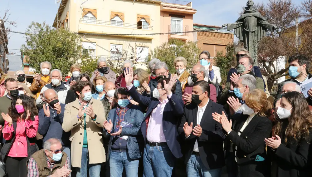 El candidato del Partido Popular a la Presidencia de la Junta, Alfonso Fernández Mañueco, visita las localidad abulense de Arenas de San Pedro