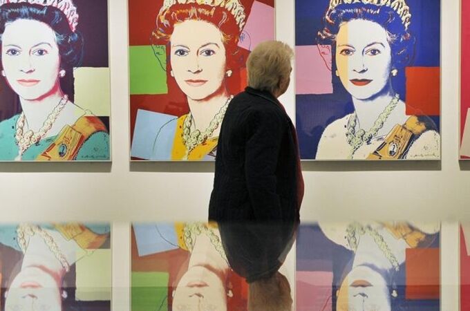 Los retratos que Warhol hizo de Isabel II de Inglaterra fueron expuestos, entre otros lugares, en Windsor