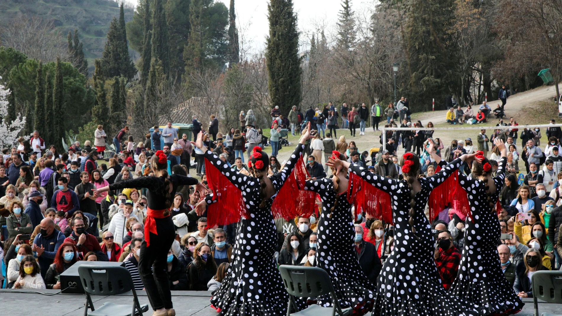 Granada celebra el primer domingo del mes de febrero la festividad de San Cecilio, patrón de la ciudad y lo hace con una romería en el Sacromonte, con una misa en su honor y bailes populares. EFE/Pepe Torres