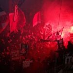 Aficionados ultras del PSG en las gradas del estadio del Lille.
