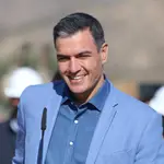 El presidente del Gobierno, Pedro Sánchez, durante su intervención después de realizar la visita a la planta geotérmica de Cardial Recursos Alternativos S.L. a 07 de febrero del 2022 en Campo de Níjar (Almería, Andalucía, España).