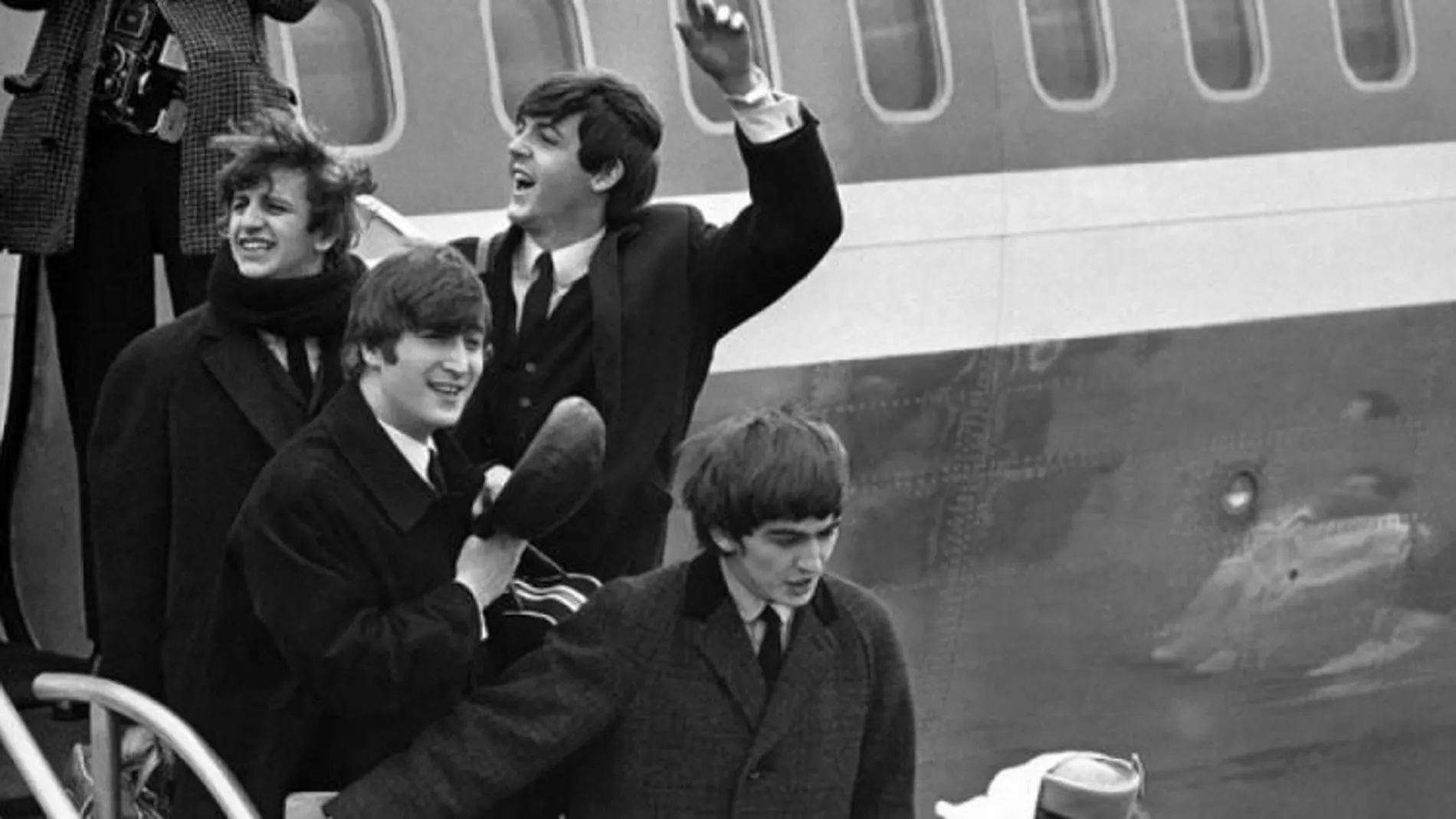 Ringo Starr, Paul McCartney, John Lennon y George Harrison, en el Aeropuerto John F. Kennedy